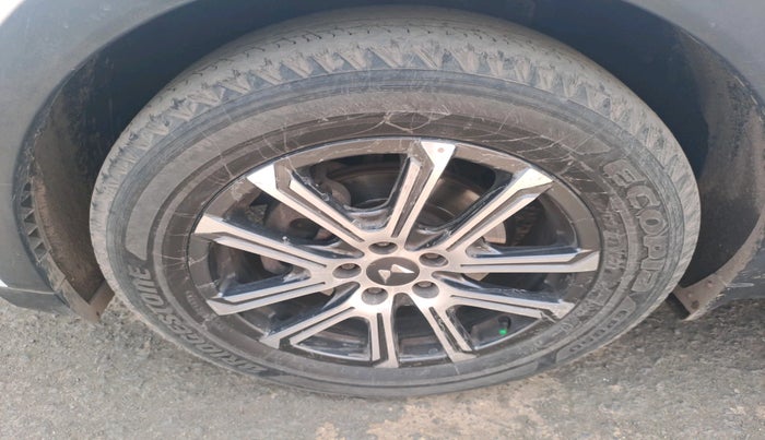 2022 Mahindra XUV700 AX 7 LUXURY D AWD AT 7 STR, Diesel, Automatic, 51,319 km, tyre