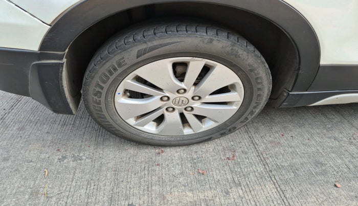 2015 Maruti S Cross ZETA 1.3, Diesel, Manual, 1,86,649 km, tyre