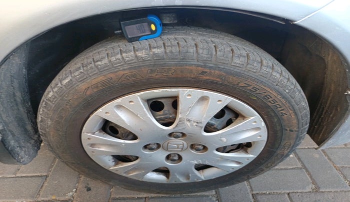 2013 Honda Amaze 1.2L I-VTEC S AT, Petrol, Automatic, 1,23,000 km, tyre