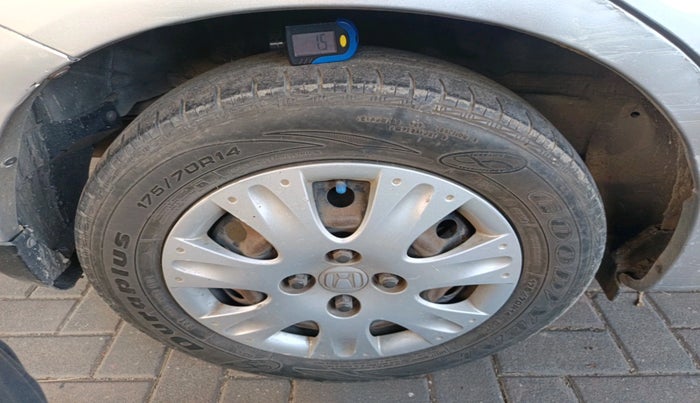 2013 Honda Amaze 1.2L I-VTEC S AT, Petrol, Automatic, 1,23,000 km, tyre