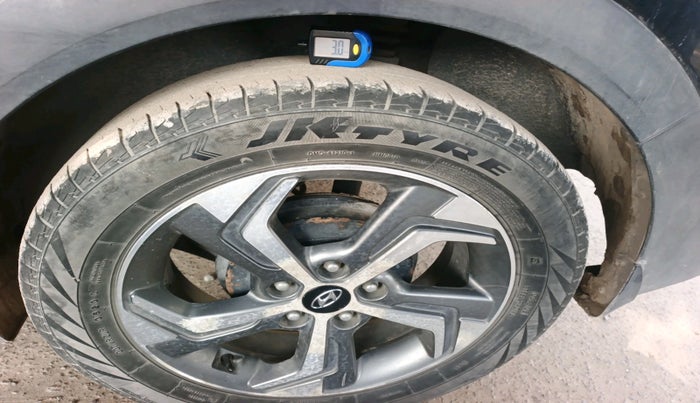 2018 Hyundai Creta SX AT 1.6 PETROL, Petrol, Automatic, 1,04,811 km, tyre