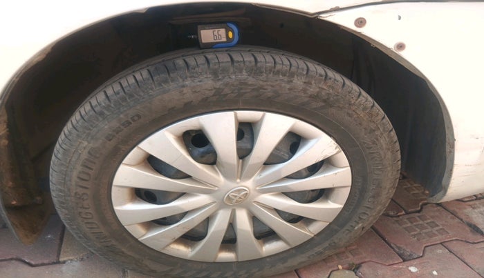 2011 Toyota Etios G, Petrol, Manual, 33,489 km, tyre