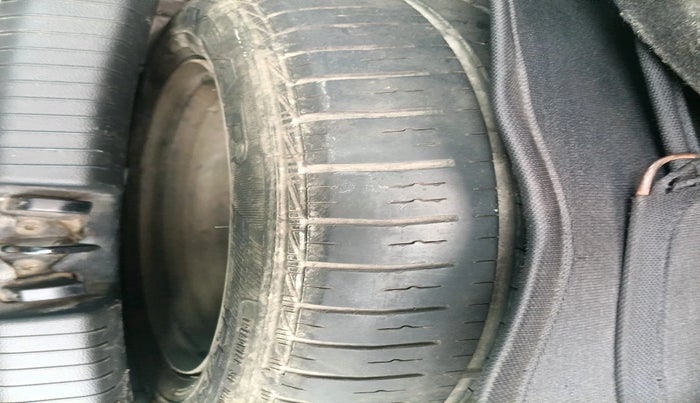 2018 Hyundai Grand i10 MAGNA 1.2 KAPPA VTVT CNG, Petrol, Manual, 1,05,099 km, tyre