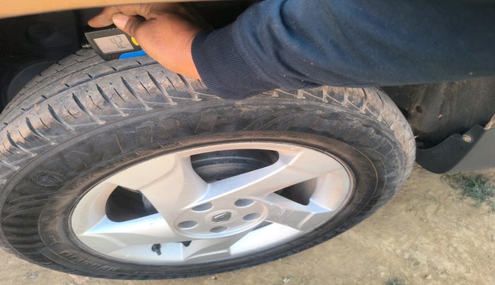 2015 Renault Duster 85 PS RXL DIESEL (OPT), Diesel, Manual, 45,985 km, tyre