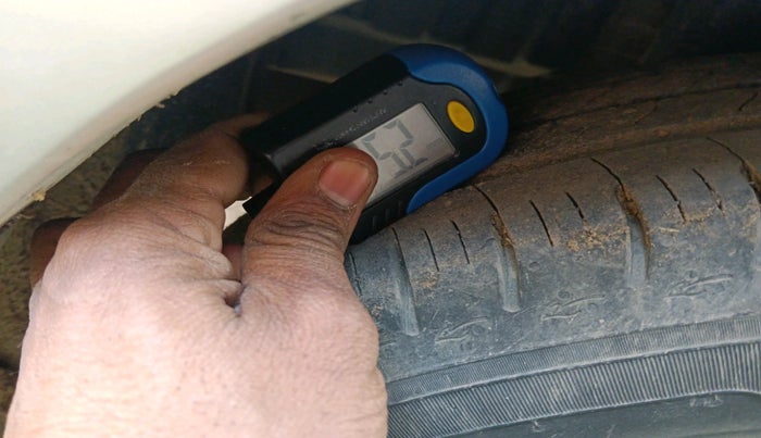 2013 Maruti Swift VDI, Diesel, Manual, 1,04,074 km, tyre