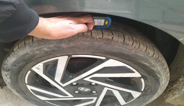 2024 Hyundai NEW I20 ASTA 1.2 MT, Petrol, Manual, 8,216 km, tyre