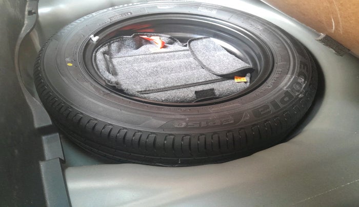 2024 Hyundai NEW I20 ASTA 1.2 MT, Petrol, Manual, 8,216 km, tyre