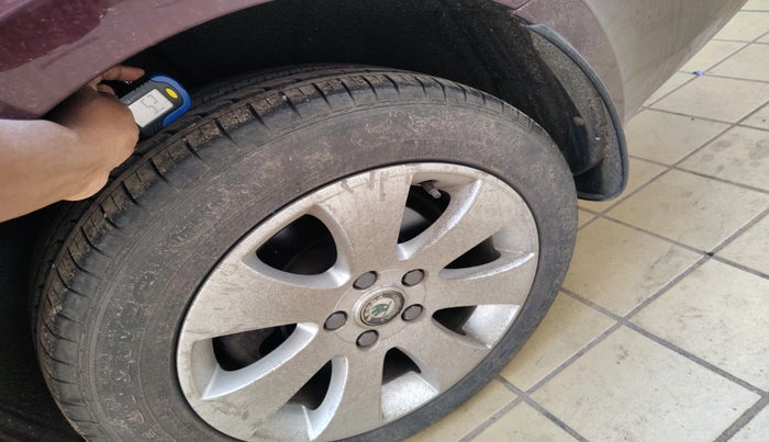 2012 Skoda Superb ELEGANCE 1.8 TSI AT, Petrol, Automatic, 54,157 km, tyre