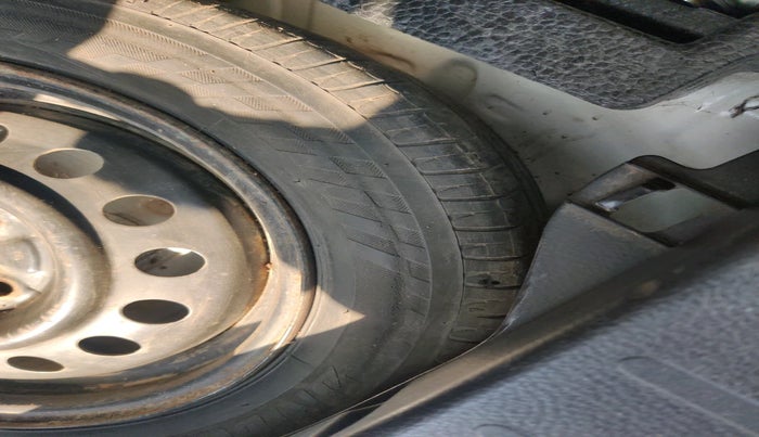 2016 Maruti Wagon R 1.0 VXI, Petrol, Manual, 97,543 km, tyre