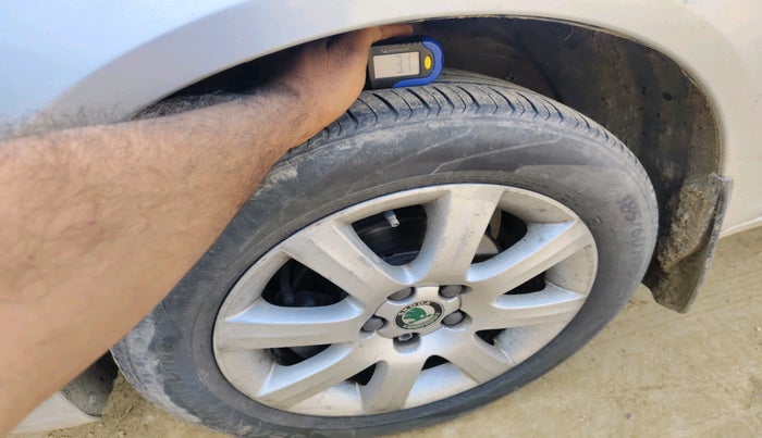 2012 Skoda Fabia ACTIVE PLUS 1.2 MPI, Petrol, Manual, 1,30,125 km, tyre