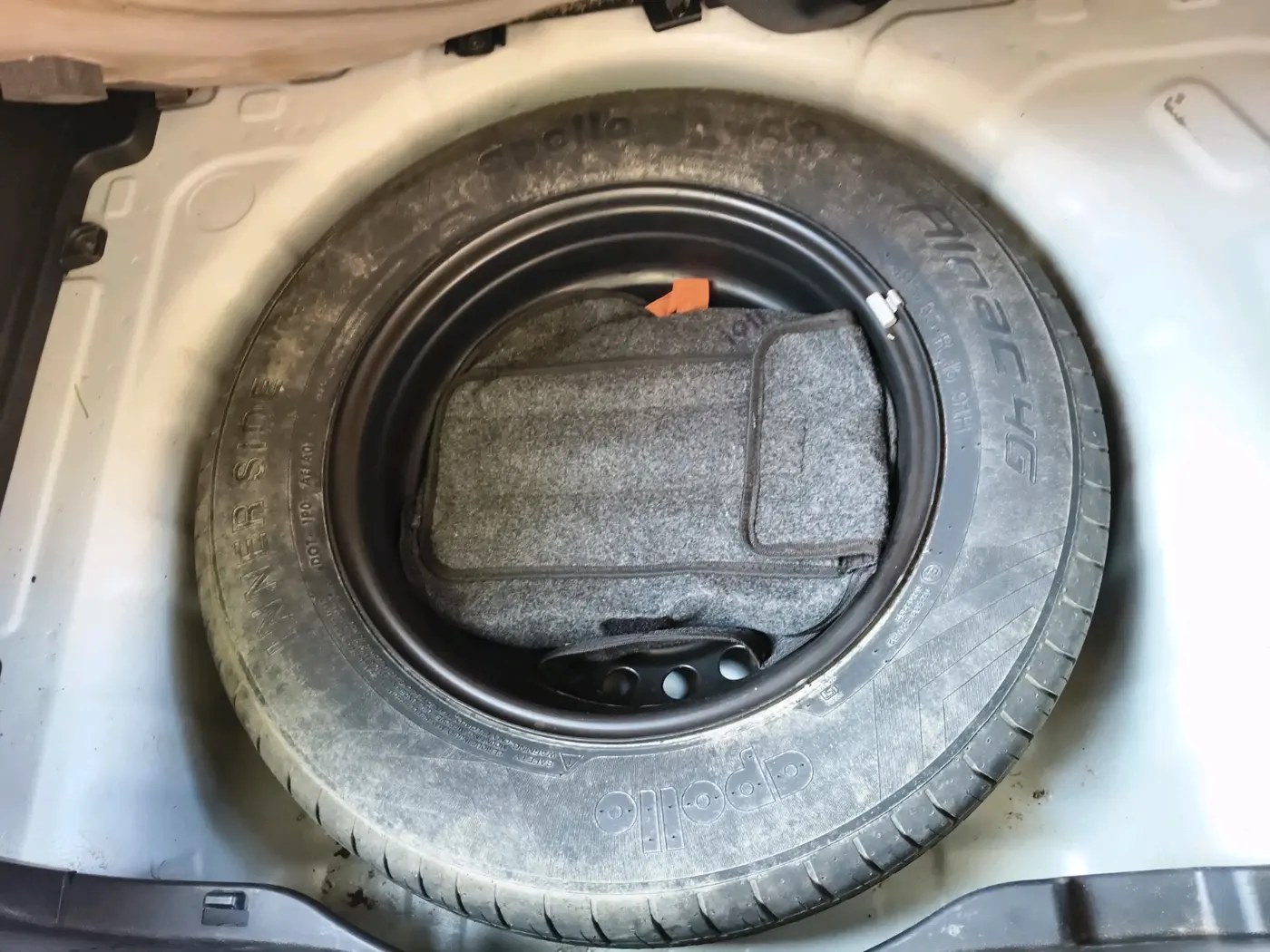 2021 Hyundai VENUE S 1.2, Petrol, Manual, 19,392 km, tyre