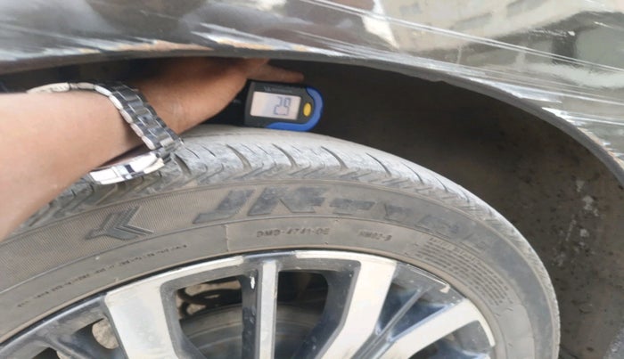 2017 Honda City 1.5L I-VTEC ZX CVT, Petrol, Automatic, 2,35,118 km, tyre