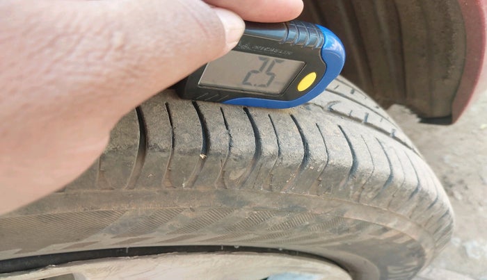 2014 Maruti Celerio VXI AMT, Petrol, Automatic, 99,043 km, tyre