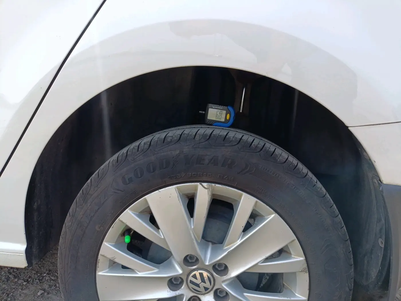 2015 Volkswagen Vento HIGHLINE DIESEL 1.5, Diesel, Manual, 1,32,193 km, tyre