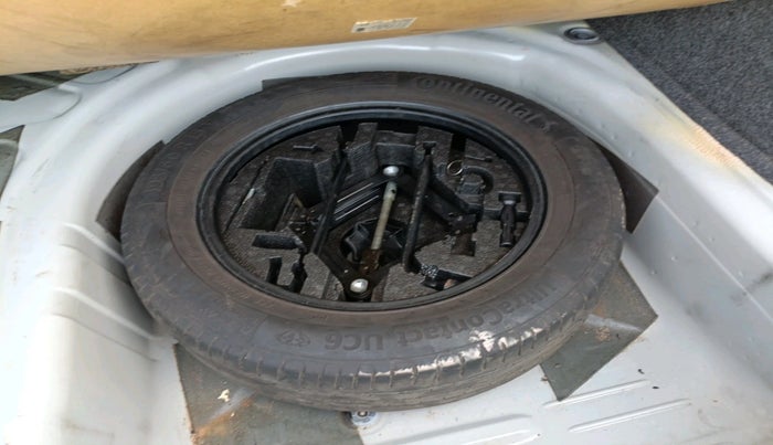 2015 Volkswagen Vento HIGHLINE DIESEL 1.5, Diesel, Manual, 1,32,193 km, tyre