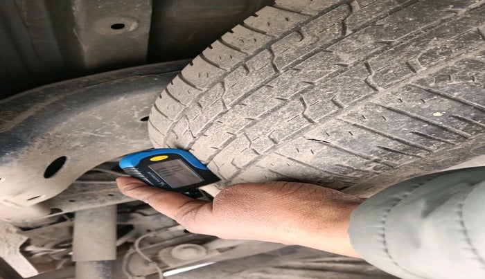 2017 Toyota Innova Crysta 2.4 GX 7 STR, Diesel, Manual, 1,60,348 km, tyre