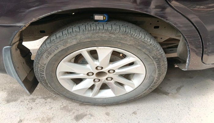 2017 Toyota Innova Crysta 2.4 GX 7 STR, Diesel, Manual, 1,60,348 km, tyre