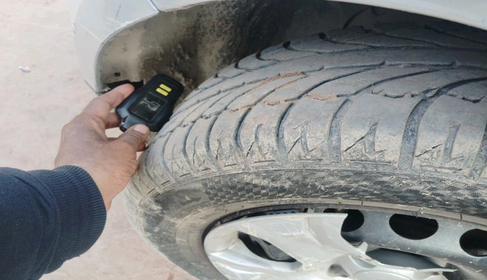 2013 Ford Ecosport AMBIENTE 1.5L DIESEL, Diesel, Manual, 1,50,074 km, tyre