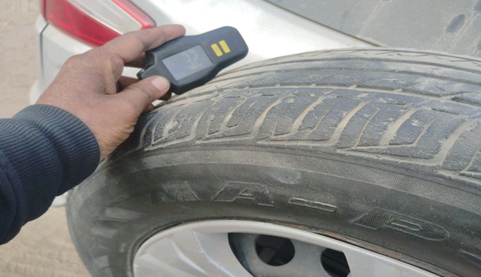 2013 Ford Ecosport AMBIENTE 1.5L DIESEL, Diesel, Manual, 1,50,074 km, tyre