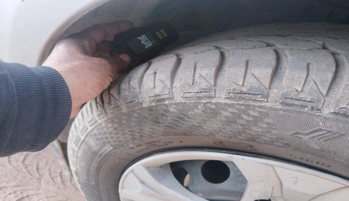 2013 Ford Ecosport AMBIENTE 1.5L DIESEL, Diesel, Manual, 1,50,074 km, tyre