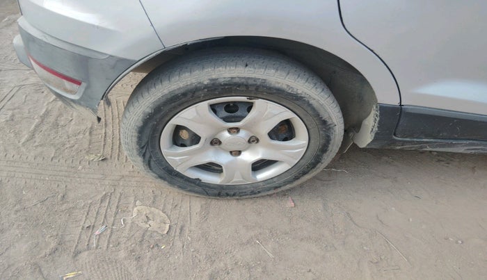 2013 Ford Ecosport AMBIENTE 1.5L DIESEL, Diesel, Manual, 1,50,074 km, tyre