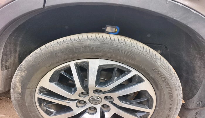 2023 MG GLOSTER SAVVY 7 STR 2.0 TWIN TURBO 4WD, Diesel, Automatic, 1,51,259 km, tyre