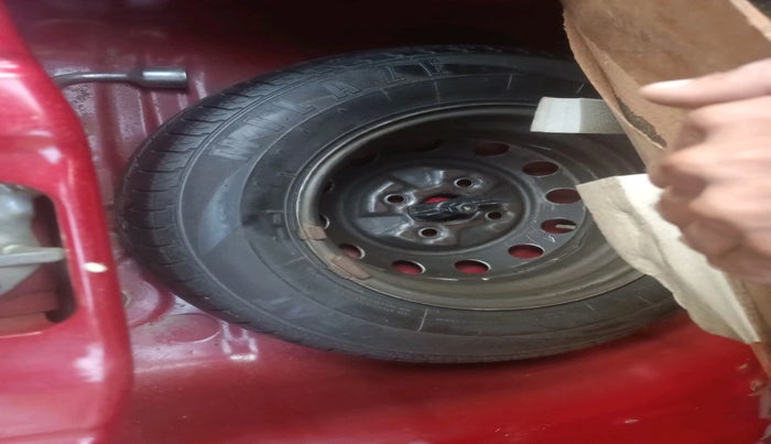 2014 Hyundai Eon D-LITE+, Petrol, Manual, 38,636 km, tyre