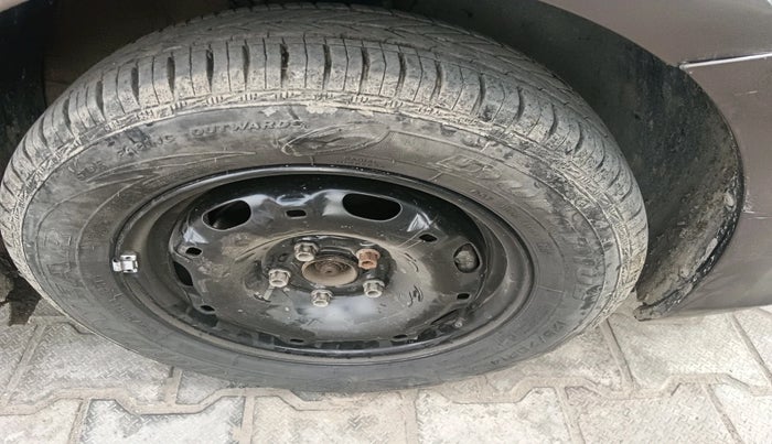 2015 Volkswagen Vento HIGHLINE 1.5 AT, Diesel, Automatic, 1,87,678 km, tyre