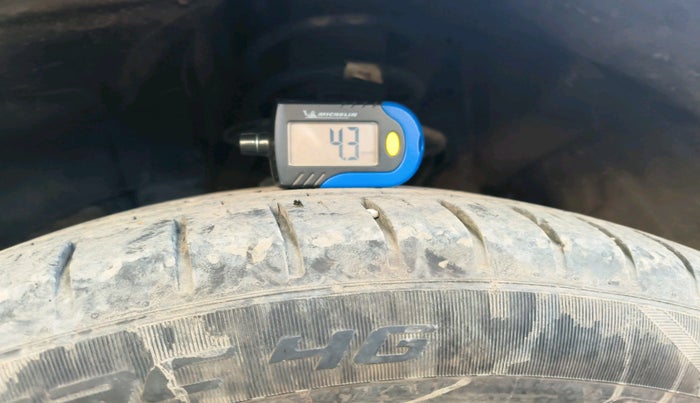 2022 Toyota Glanza V, Petrol, Manual, 55,305 km, tyre