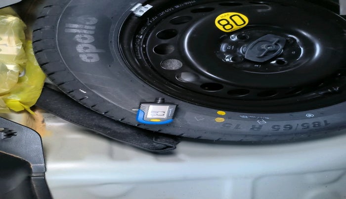 2022 Toyota Glanza V, Petrol, Manual, 55,305 km, tyre