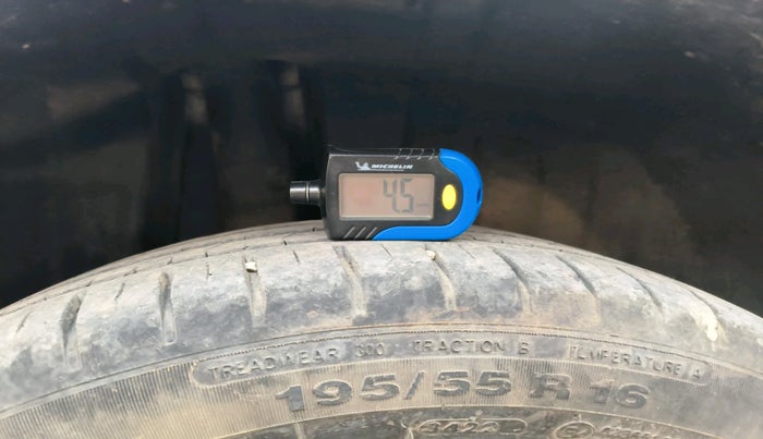 2022 Toyota Glanza V, Petrol, Manual, 55,305 km, tyre