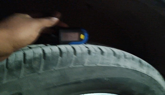 2017 Mahindra XUV500 W10 1.99, Diesel, Manual, 83,456 km, tyre