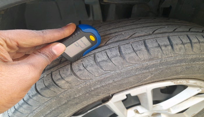 2021 Renault TRIBER RXT, Petrol, Manual, 1,18,545 km, tyre