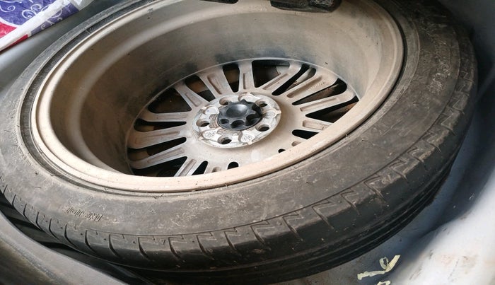 2023 Toyota Camry HYBRID, Hybrid, Automatic, 48,853 km, tyre