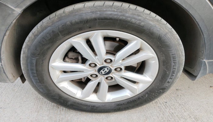 2015 Hyundai Creta SX 1.6 DIESEL, Diesel, Manual, 1,63,870 km, tyre