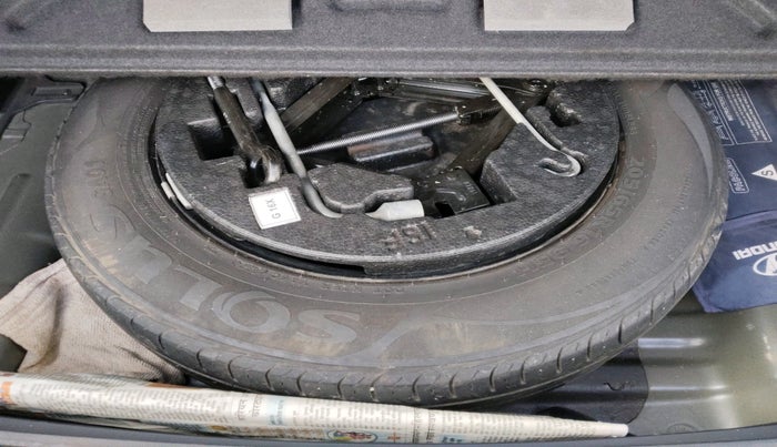 2015 Hyundai Creta SX 1.6 DIESEL, Diesel, Manual, 1,63,870 km, tyre