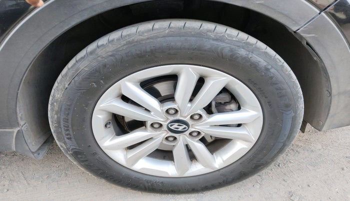 2015 Hyundai Creta SX 1.6 DIESEL, Diesel, Manual, 1,63,870 km, tyre