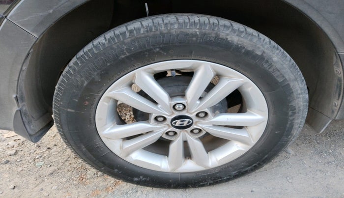 2015 Hyundai Creta SX 1.6 DIESEL, Diesel, Manual, 1,63,870 km, tyre