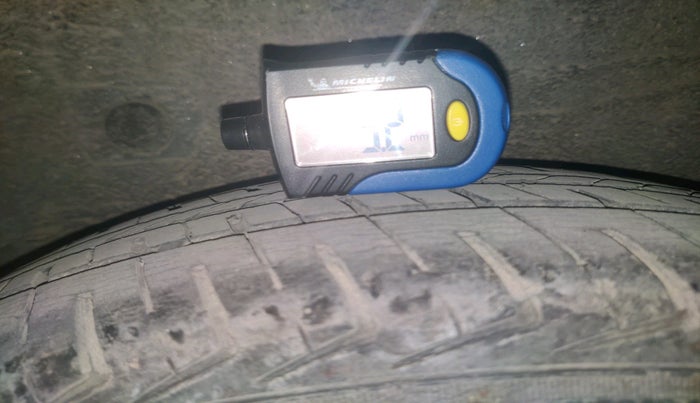 2011 Hyundai i10 MAGNA 1.2, Petrol, Manual, 83,688 km, tyre