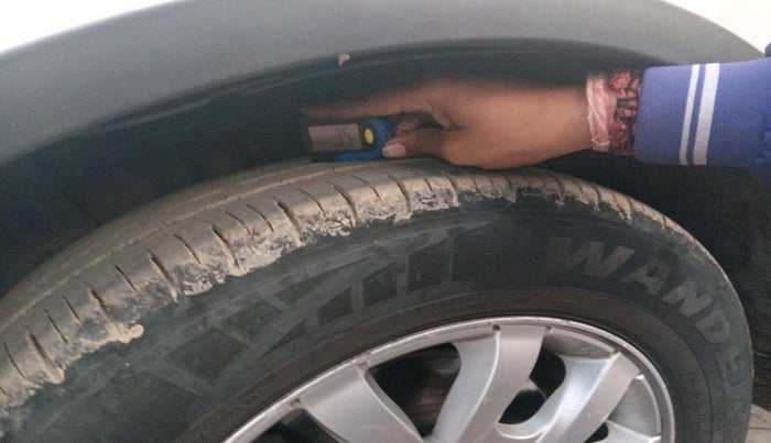 2017 Mahindra XUV500 W10 AT, Diesel, Automatic, 1,03,167 km, tyre