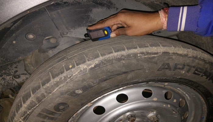 2017 Mahindra XUV500 W10 AT, Diesel, Automatic, 1,03,167 km, tyre