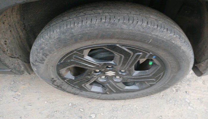 2022 Maruti BREZZA ZXI SMART HYBRID , Petrol, Manual, 22,880 km, tyre