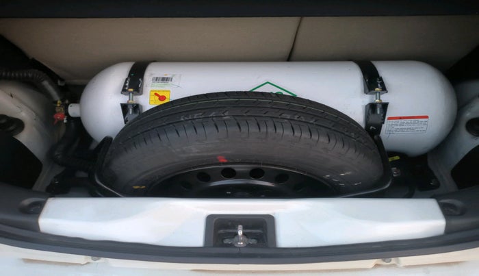 2024 Maruti Celerio VXI CNG, Petrol, Manual, 11,700 km, tyre