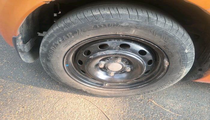 2016 Tata Tiago XT DIESEL, Diesel, Manual, 1,00,705 km, tyre