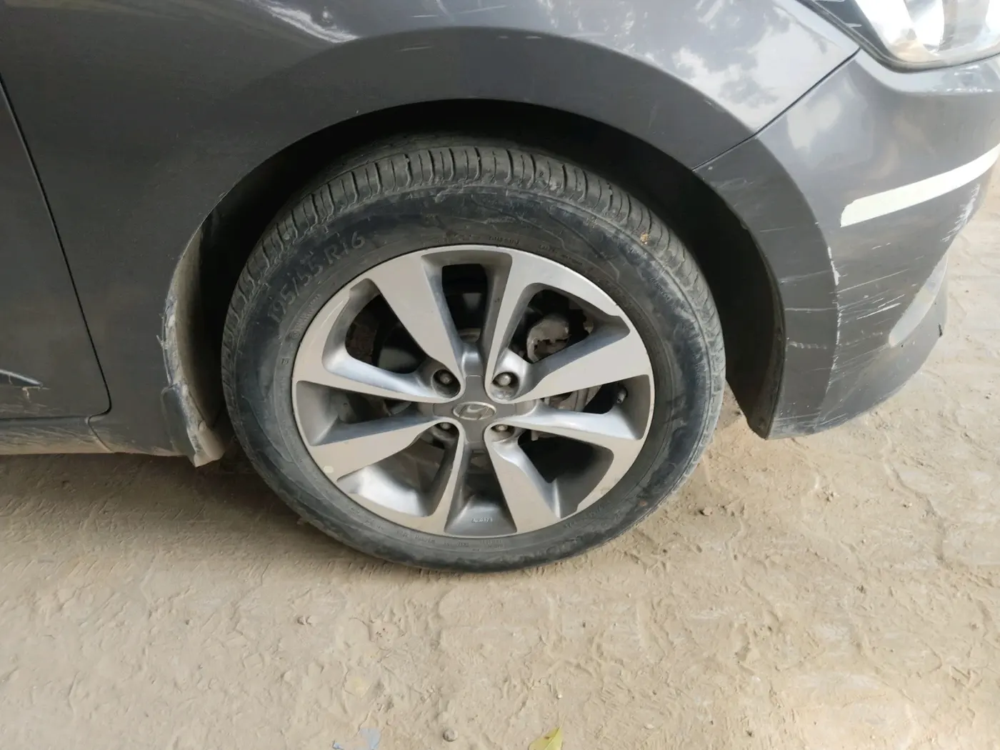 2015 Hyundai Elite i20 ASTA 1.2, Petrol, Manual, 90,934 km, tyre