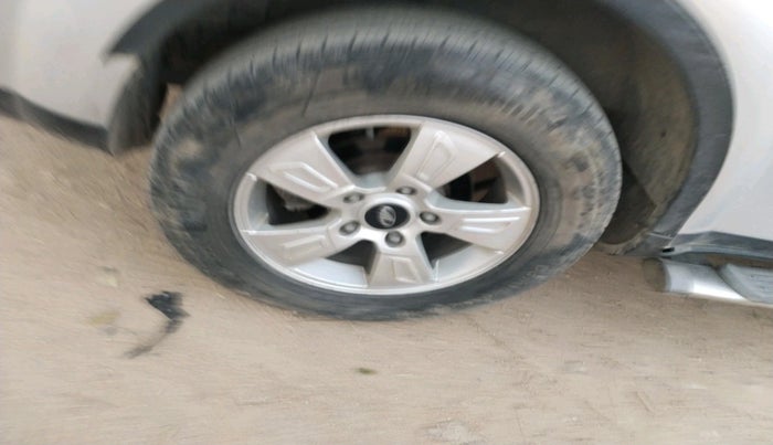 2013 Mahindra XUV500 W8, Diesel, Manual, 98,950 km, tyre