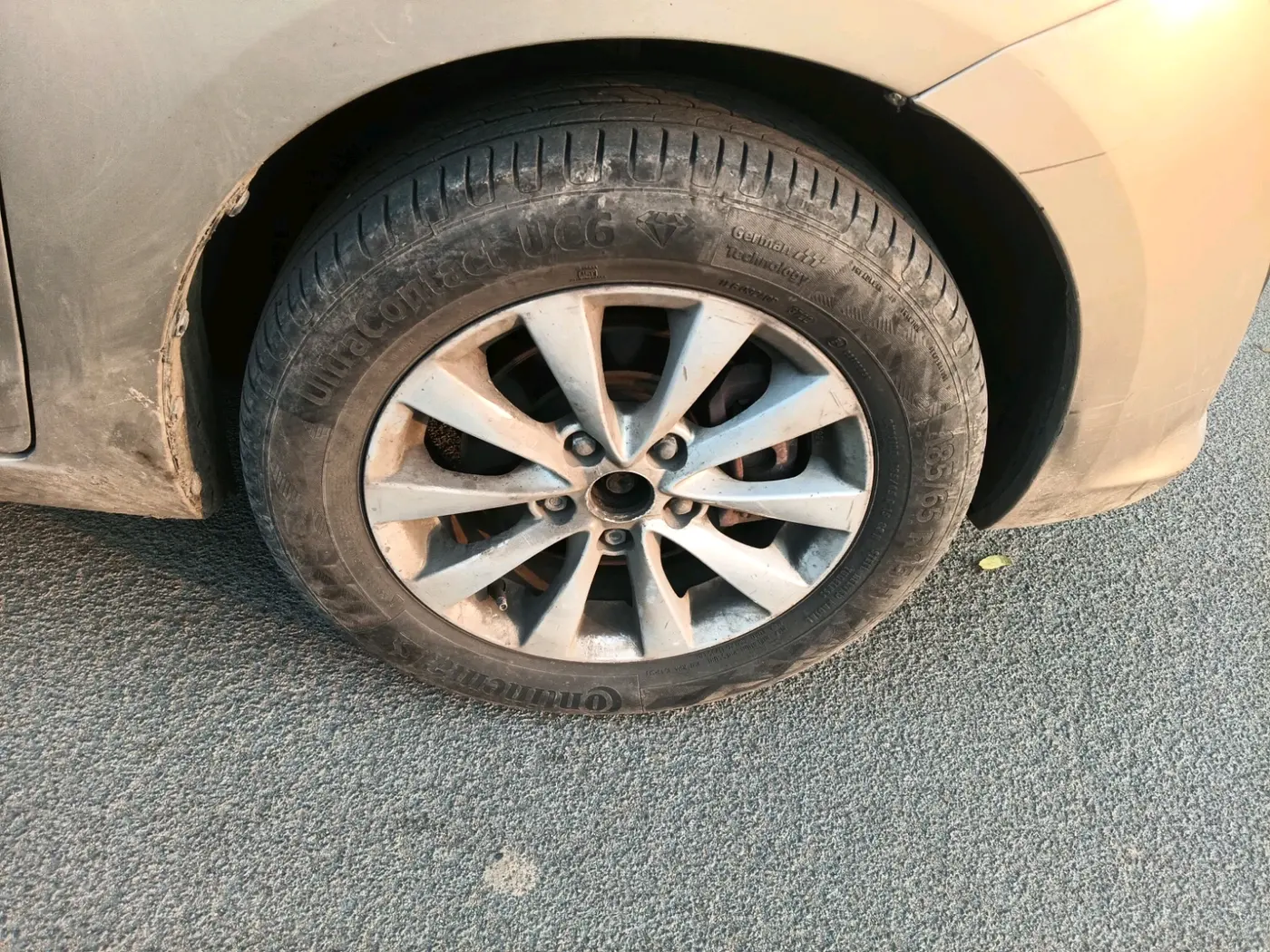 2012 Maruti Ertiga ZXI, Petrol, Manual, 1,79,370 km, tyre