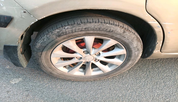 2012 Maruti Ertiga ZXI, Petrol, Manual, 1,79,370 km, tyre