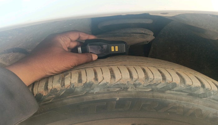 2014 Renault Duster 110 PS RXZ 4X4 MT DIESEL, Diesel, Manual, 1,38,398 km, tyre