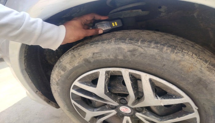 2015 Maruti Swift Dzire VXI, Petrol, Manual, 62,892 km, tyre